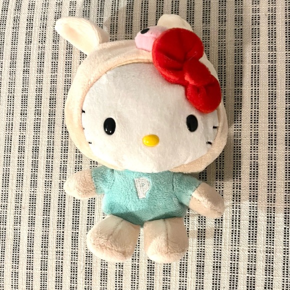 🎉RARE🎉 - Sanrio limited edition Hello Kitty dressed as Pippo the Pig 🐽 - Picture 3 of 12